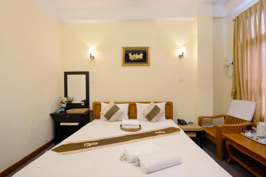 Cinderella Hotel Mawlamyine Δωμάτιο φωτογραφία